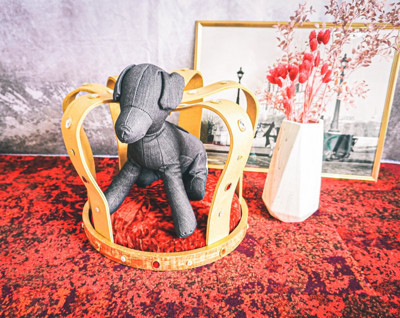 王冠形をした犬用ベッド　ハンドメイド　犬小屋　犬　猫　オーダー可能 - 寝具 - その他の化学繊維 ゴールド