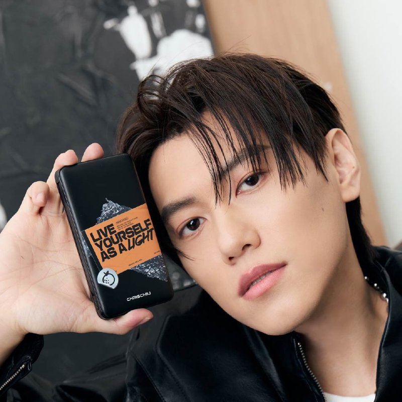 CHRISCHIU LIVE YOURSELF雙線快充10000mAh行動電源 - 行動電源/充電線 - 塑膠 多色