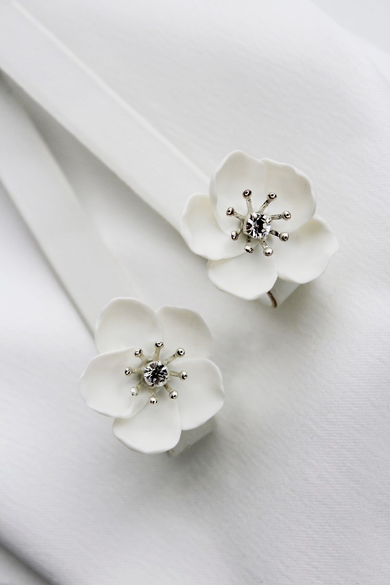 Flower ivory stud earrings , bridal white earrings , Wedding blossom earrings - Earrings & Clip-ons - Other Materials White