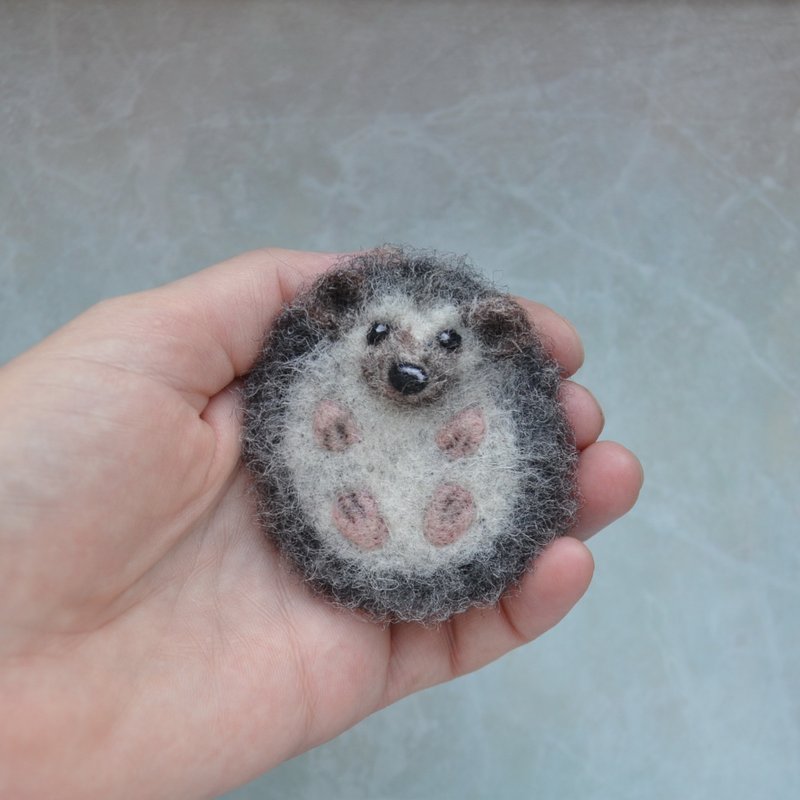 針刺刺猬動物胸針女用 Hedgie 羊毛別針禮物寵物複製品 - 胸針 - 羊毛 灰色