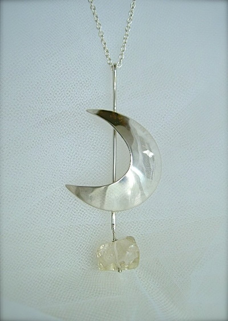Crescent moon / necklace - Necklaces - Other Metals Silver