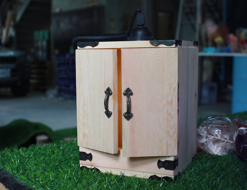 衣櫥木盒 E27燈座 收納小物 納尼亞魔衣櫥 手工木盒 客製化刻字 - 燈具/燈飾 - 木頭 卡其色