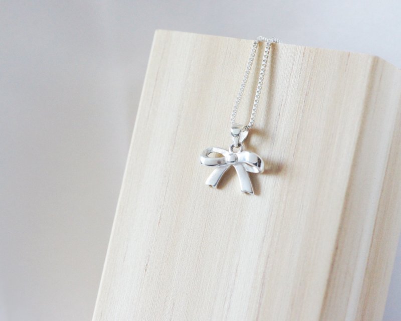 Small bow sterling silver necklace-short chain-clavicle chain-good texture - สร้อยคอ - เงินแท้ สีเงิน