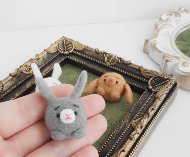 ー連れてってーまゆうさぎブローチ(白・グレー・茶) 羊毛フェルト