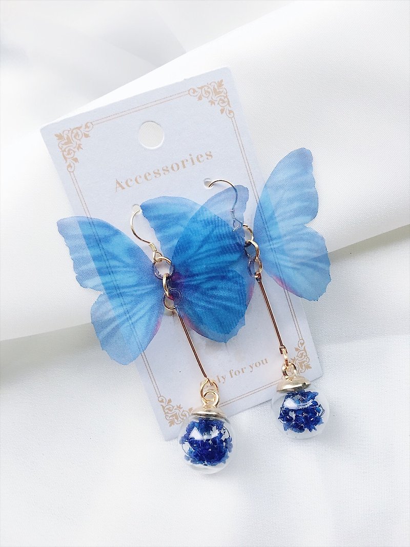 LJ.flower / Dream Butterfly Garden Tranquil Blossom Flower Glass Ball Earrings Dream Blue / Birthday Gifts - Earrings & Clip-ons - Plants & Flowers 