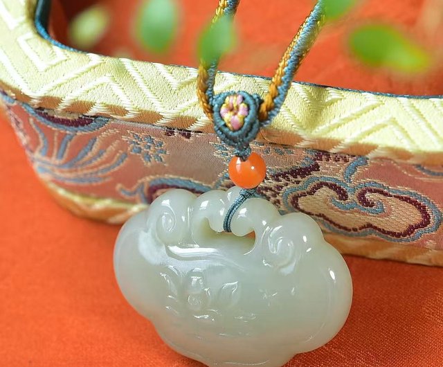 天然石 玉の如意ペンダント 老玉和田玉 清時代 古玉 中国古美術骨董 玉彫掛物 4084QN&7 中国骨董 人間国宝 [和田玉九龍牌です ]中国古美術