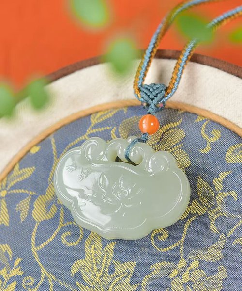 天然石 玉の如意ペンダント 老玉和田玉 清時代 古玉 中国古美術骨董 玉彫掛物 天然石 玉の如意ペンダント 老玉和田玉 清時代 古玉 中国古美術