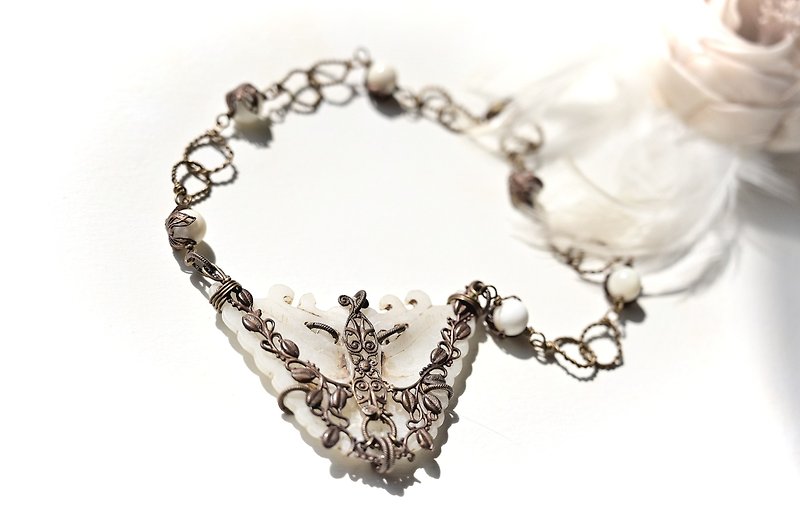 Jade Butterfly Necklace~Natural Brass~Unique Jewelry~Handmade - สร้อยคอ - หยก ขาว