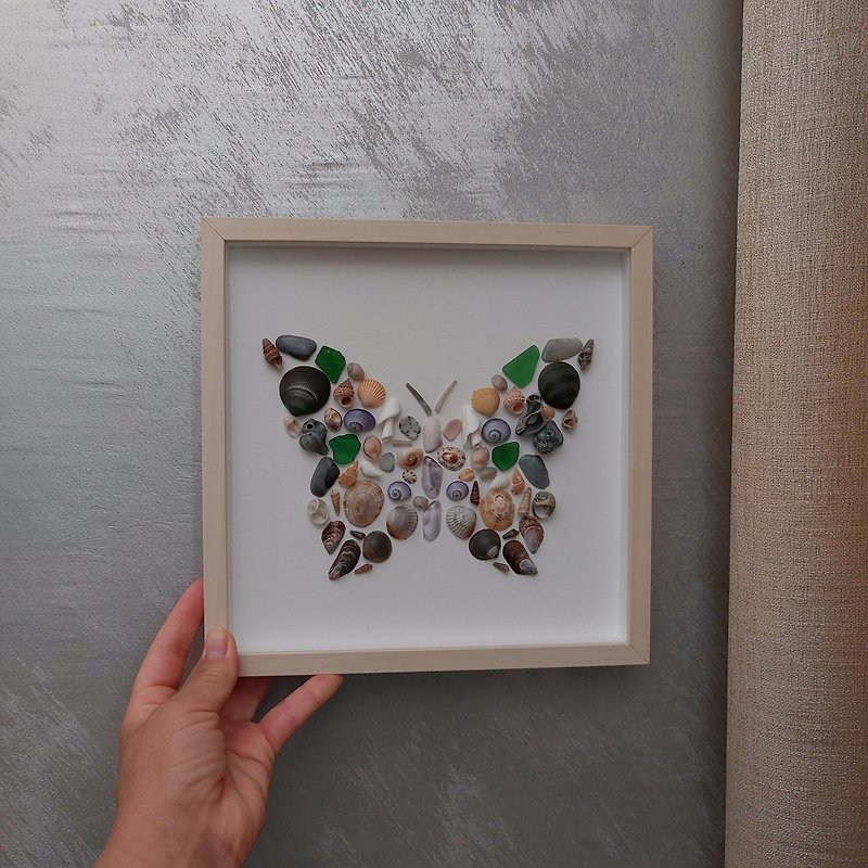 Butterfly made of shells and sea glass in a frame. Framed butterfly. - 壁貼/牆壁裝飾 - 其他材質 白色