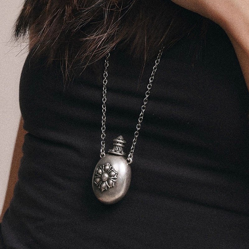 雕刻酒壺項鏈 毛衣項鏈高級感輕奢小眾 - 項鍊 - 銅/黃銅 銀色