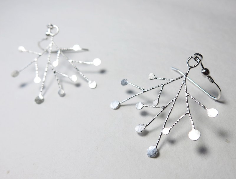 Season-Glitter Snow-Silver Earrings-No.1 short style - ต่างหู - เงินแท้ สีเงิน