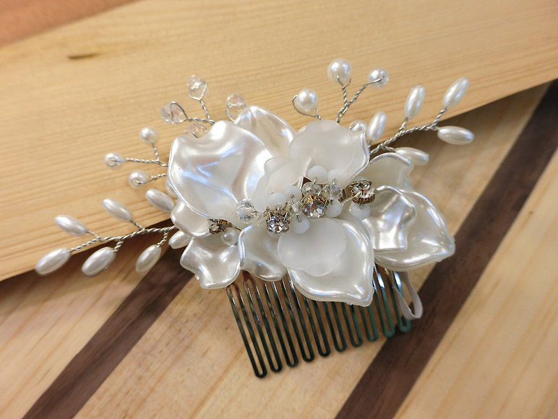 Wearing a happy ornaments Jiao Ru Chunhua series - bride hair comb. French comb. Self-help wedding - pure white bride - เครื่องประดับผม - โลหะ 