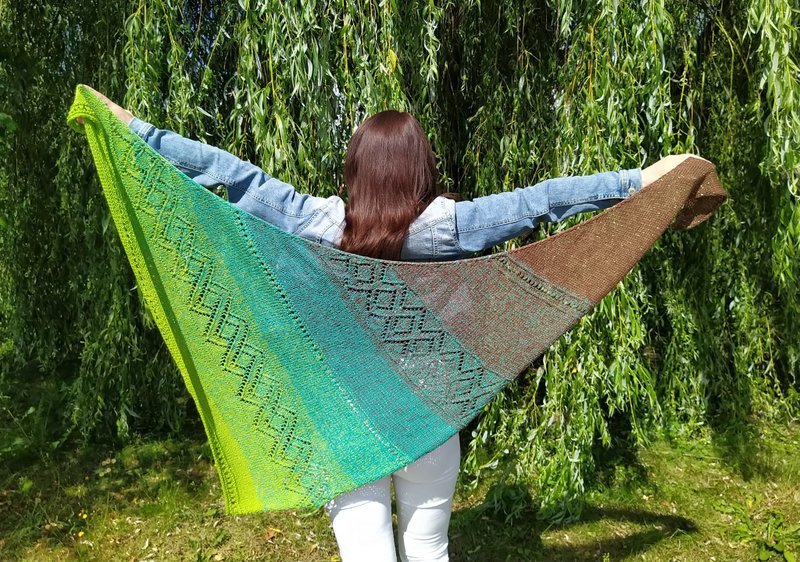 Hand knitted lace crescent-shaped shawl multicolor, Soft wrap scarf shoulder - 圍巾/披肩 - 棉．麻 綠色