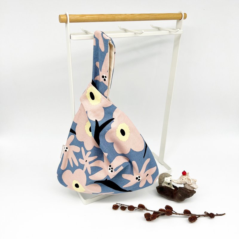 [Little Bear Bibi] Japanese-style wrist bag with large pink flower on gray and blue background - Handbags & Totes - Cotton & Hemp Blue