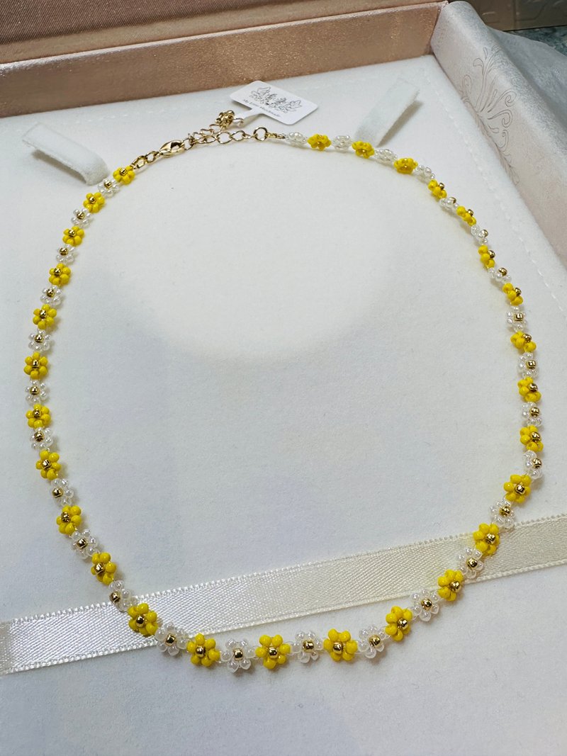 39+6cm Yellow/White-Huahua Necklace JW1H/56PC-001 - สร้อยคอ - แก้ว หลากหลายสี