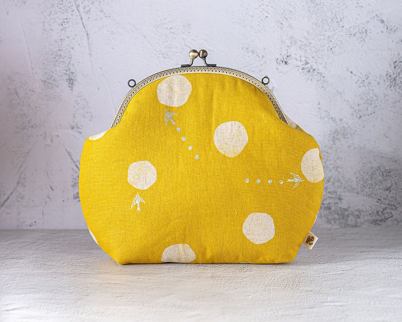 [Stupid bird flying - mustard yellow] retro metal mouth gold bag - large section # backpack #可爱#日式#花布 - กระเป๋าแมสเซนเจอร์ - ผ้าฝ้าย/ผ้าลินิน สีเหลือง