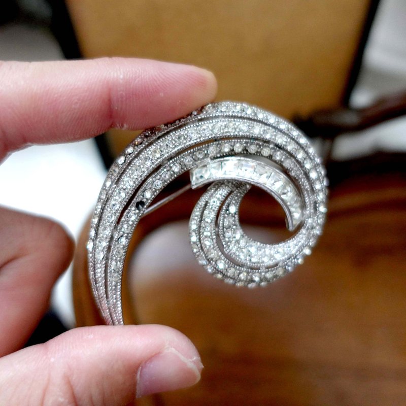 日本中古銀色流星閃石心口針胸針別針襟花 高級二手古著珠寶首飾 - 胸針 - 其他金屬 銀色