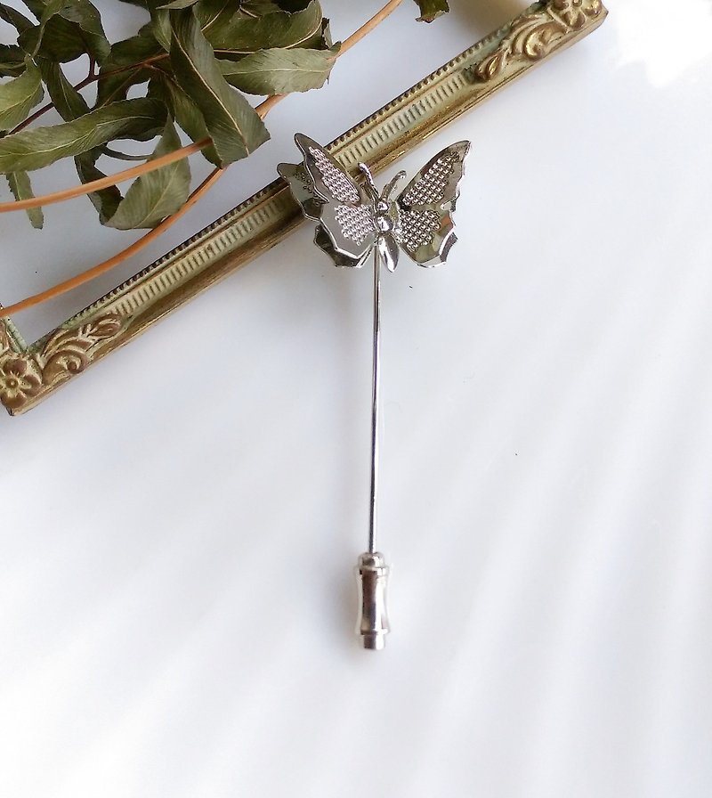 立體銀蝴蝶 小棒針一字針 帽針。西洋古董飾品