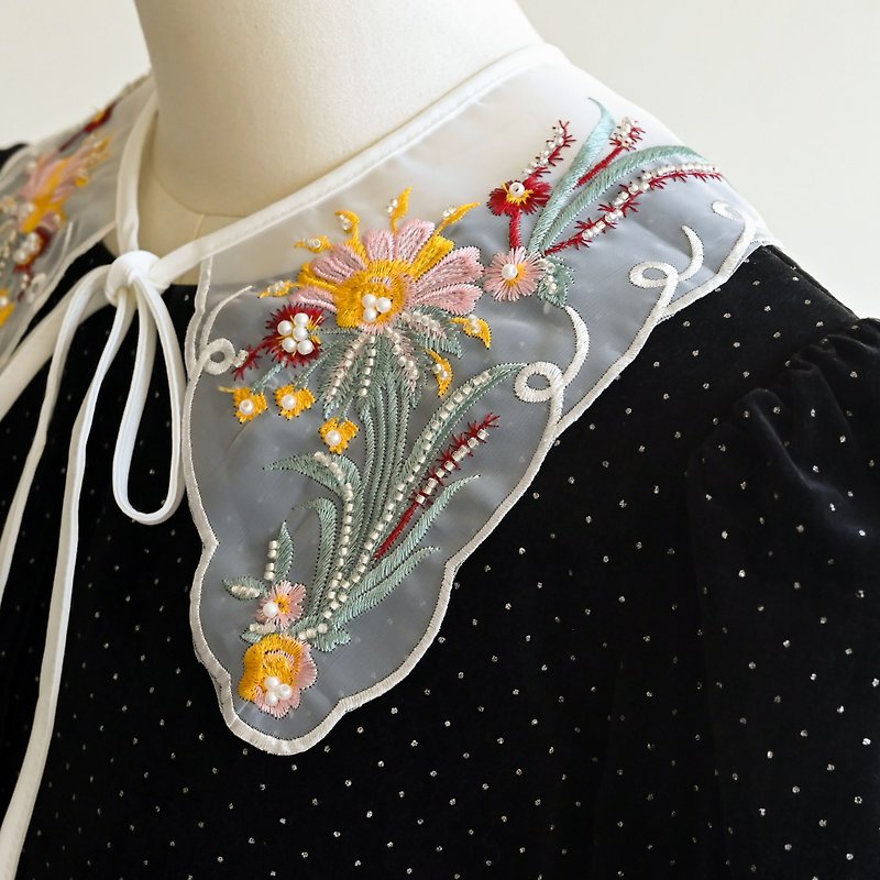[Egg Plant] Finely embroidered beaded shawl and fake collar piece - ผ้าพันคอถัก - ไฟเบอร์อื่นๆ 