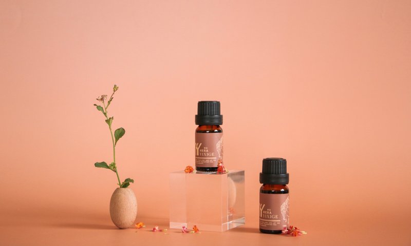 牡丹麝香|猶如典雅盛開的花束|清新性感花香調【 10ml  香氛 】 - 香氛/精油/擴香 - 精油 金色