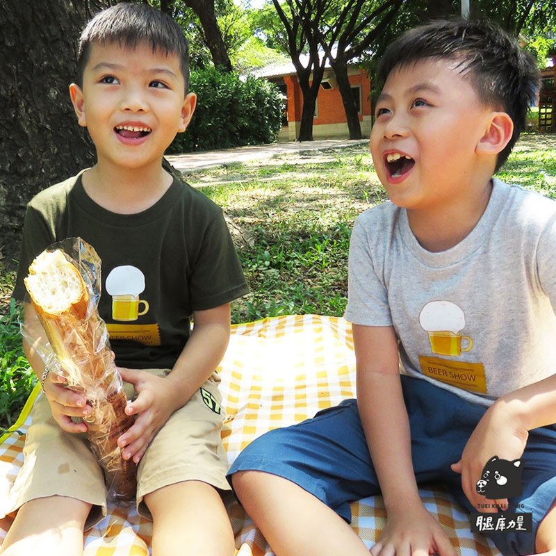 Leg library power parent-child outfit_Taiwan original children's short T_Daddy Beer Yixia - เสื้อยืด - ผ้าฝ้าย/ผ้าลินิน หลากหลายสี