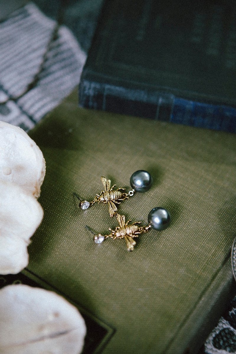 COR-DATE / 水鑽蜜蜂大珍珠耳環