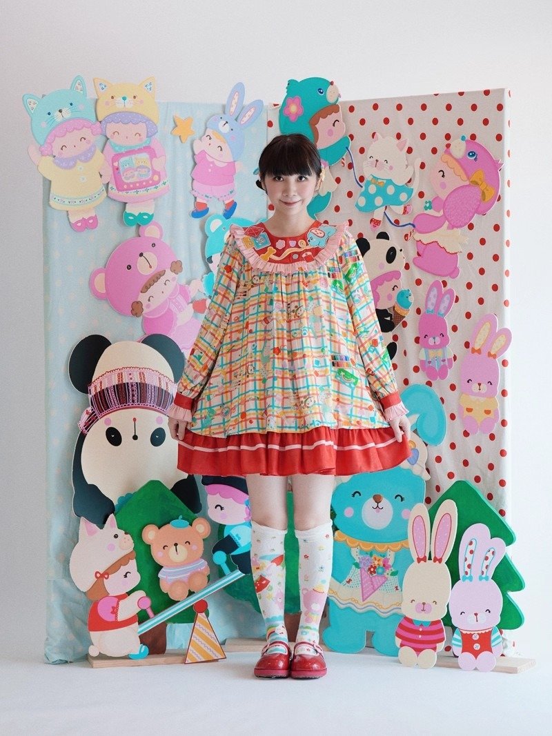 Tailors in the forest embroidered patterns, red pink retro checkered - ชุดเดรส - ผ้าฝ้าย/ผ้าลินิน 