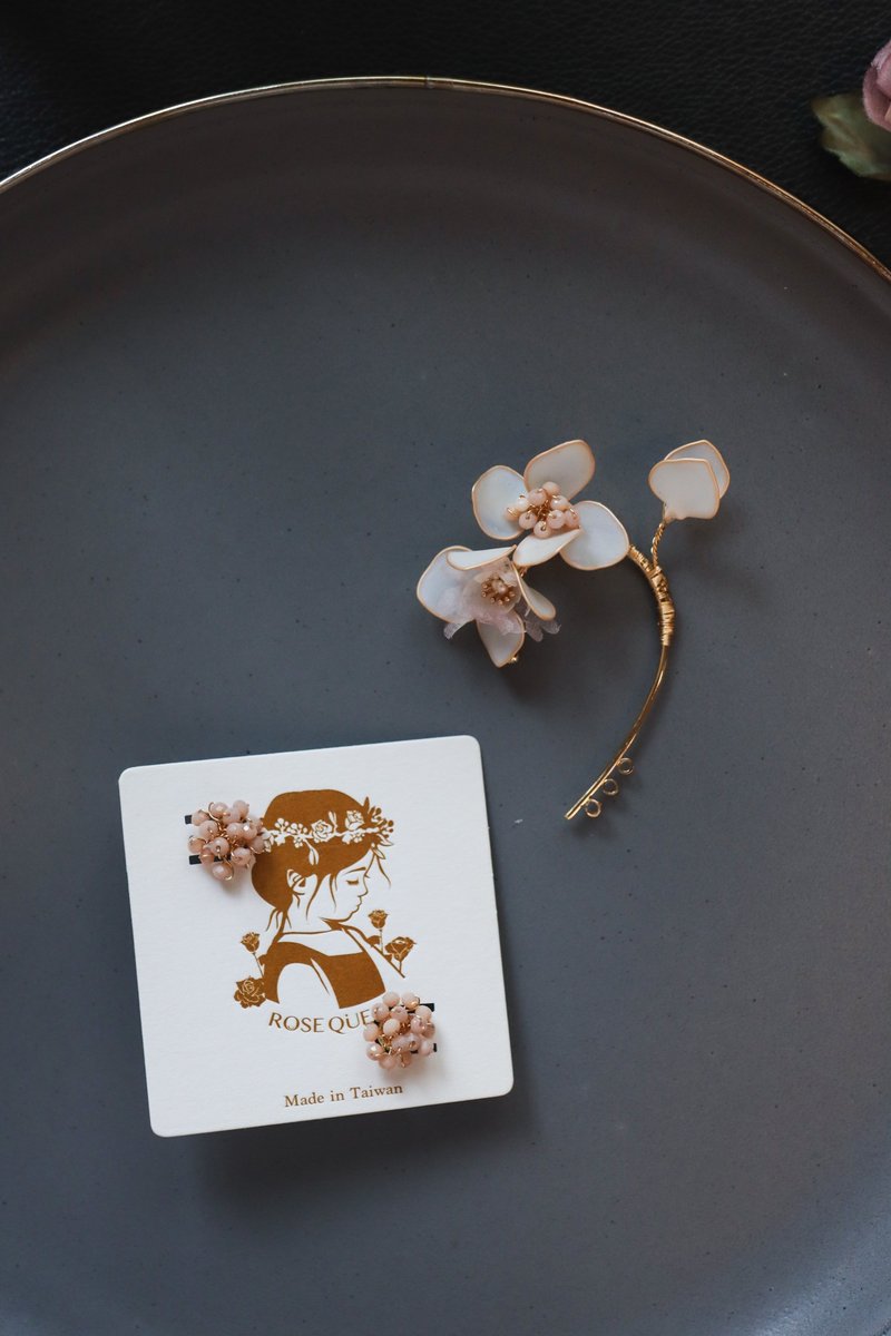 暁の霧光II マットドロップフラワーピアス フルーツイヤリング クリスタルフラワー レジンフラワー - ピアス・イヤリング - レジン 