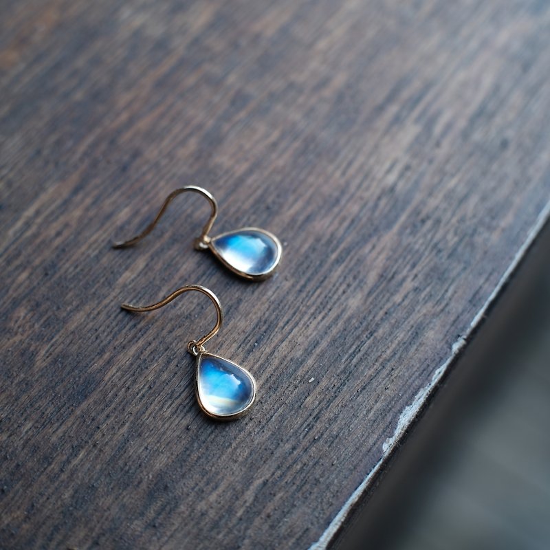 Indian Moonstone-Emerald Gift 拈 翠 -18K Gold Top Vitreous Blue Moonstone Water Drop Ear Hook - Earrings & Clip-ons - Semi-Precious Stones Gold