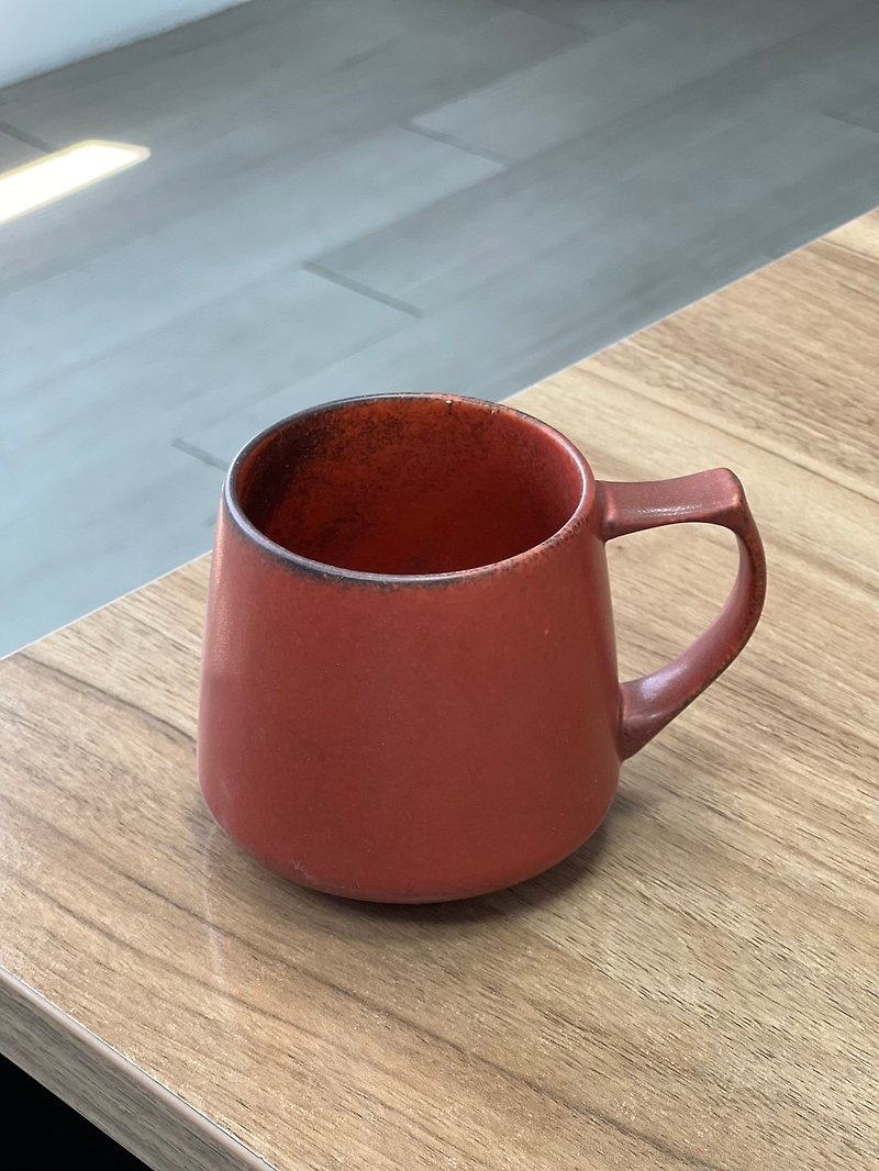 [Refurbished] Cores KIKI Mino Ware Mug | Red Made in Japan - แก้วมัค/แก้วกาแฟ - เครื่องลายคราม สีแดง