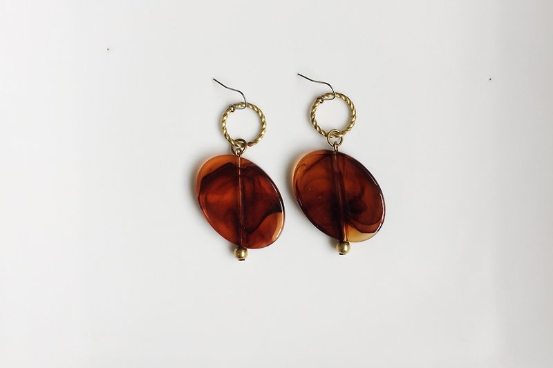 Only one pair of antique resin bead earrings - Earrings & Clip-ons - Glass Brown