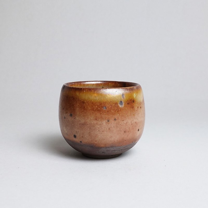 Mingya kiln l wood fired Shino iron spot water cup tea cup Shino glaze Japanese orange red - ถ้วย - ดินเผา สีแดง
