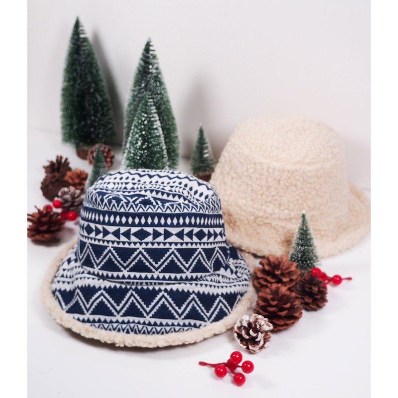 Xmas Double Sided Fluffy Bucket Hat (White) - หมวก - ขนแกะ ขาว