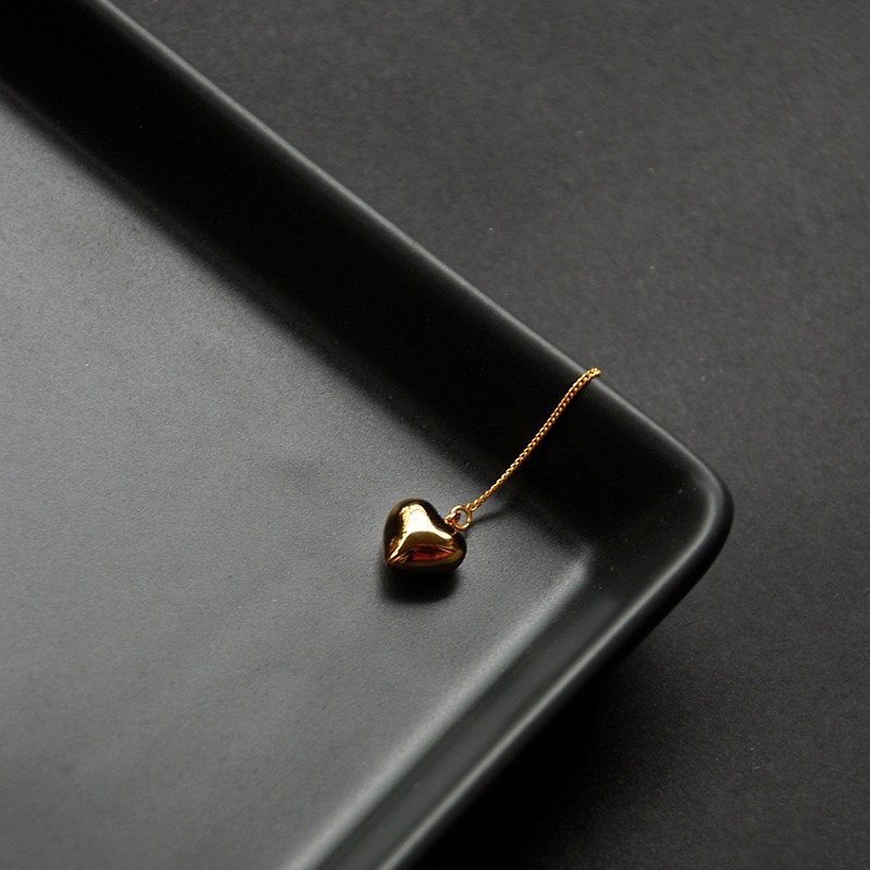 N IS FOR NEVERLAND金色陶瓷爱心 925纯银耳线（单只售） - 耳環/耳夾 - 瓷 