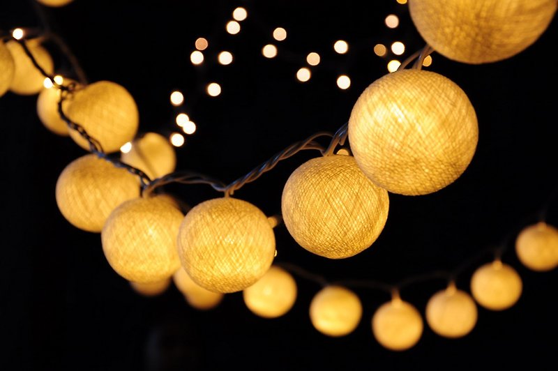 20  Romantic Cotton Ball String Lights for Home Decoration,Party,Bedroom - โคมไฟ - ผ้าฝ้าย/ผ้าลินิน 