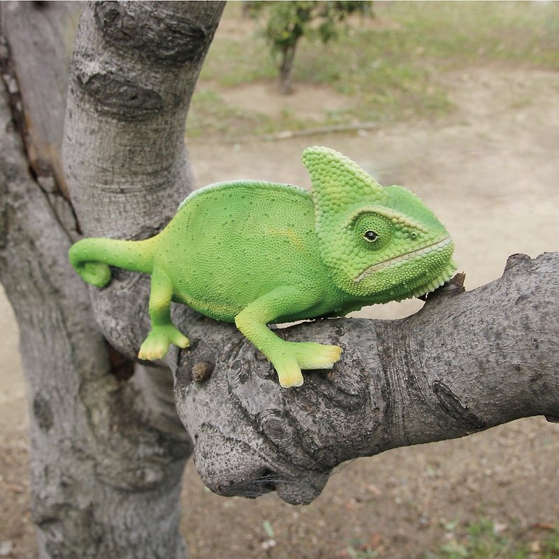 日本製マグネット リアルな動物シリーズ かわいい爬虫類 クラシックグリーンカメレオン型貯金箱 - その他 - レジン グリーン