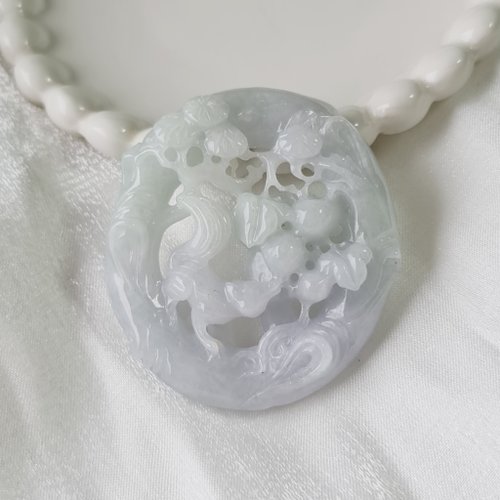 緣圓翡翠 手工鏤空春帶彩松鼠雕件|天然緬甸玉A貨翡翠