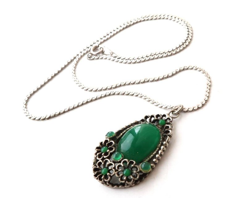 70s vintage green stone flower motif pendant necklace - สร้อยคอ - โลหะ สีเขียว