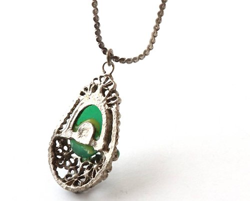 70s vintage green stone flower motif pendant necklace