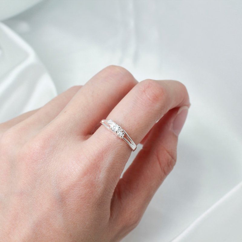 [SWS Jewelry] Designer Stone ring white diamond simple tail ring one size - แหวนทั่วไป - เงินแท้ สีเงิน