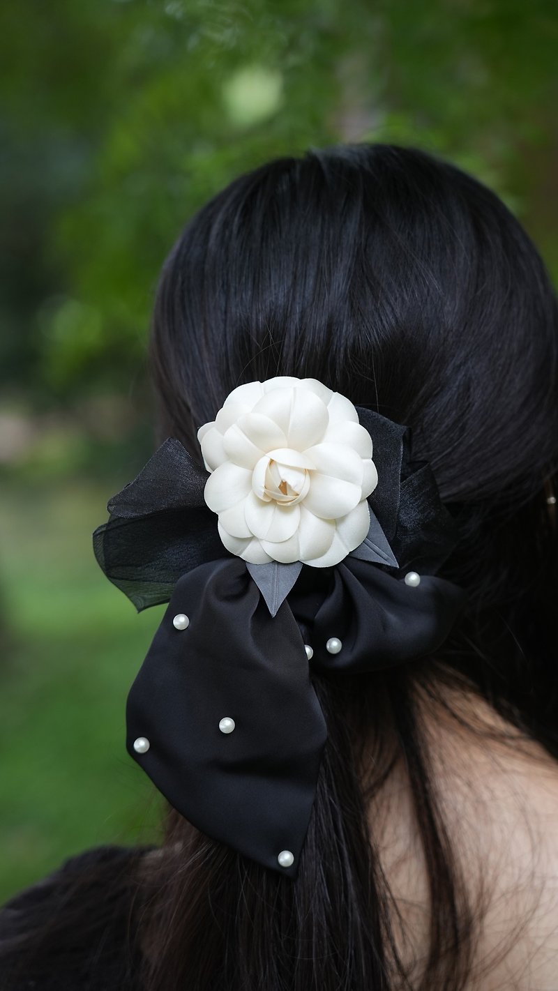 Mother's Day gift, large camellia hairpin with leaves, changeable corsage, exquisite packaging - เครื่องประดับผม - ผ้าไหม ขาว