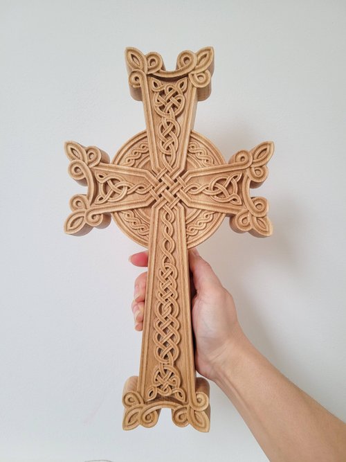 小さなハチュカル十字架 高さ19 cm、アルメニアの彫刻が施された