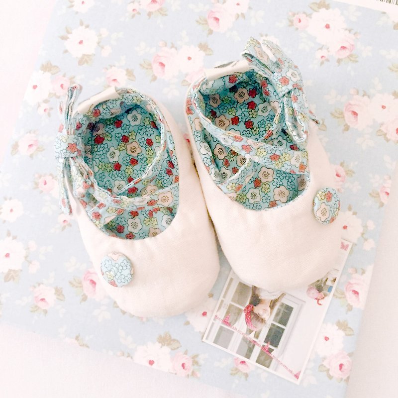 120日本天然素布X英國小藍碎花鈕扣手工綁帶寶寶鞋嬰兒鞋學步鞋 - 嬰兒鞋/學步鞋 - 棉．麻 白色