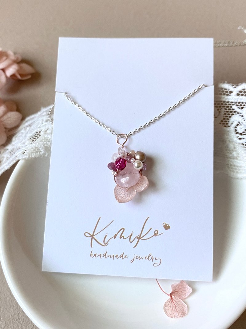 【925純銀耳環項鍊套裝組】粉晶 × 月光石  × 永生花瓣 - 項鍊 - 水晶 粉紅色