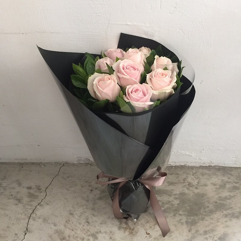 バレンタインデー。 9本のピンクのバラの花の花束の新鮮な感覚。 V20。 Xiantai備ピックアップ/デリバリー - 観葉植物 - 寄せ植え・花 ピンク