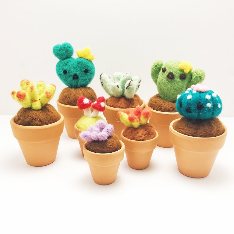 [I am Green Fingers] Wool Felt Emoji Potted Plant-1.5" Pot / Customizable - ของวางตกแต่ง - ขนแกะ สีเขียว