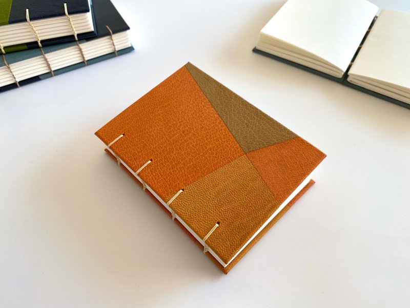 Coptic binding notebook A7 / Leather - สมุดบันทึก/สมุดปฏิทิน - หนังแท้ สีส้ม