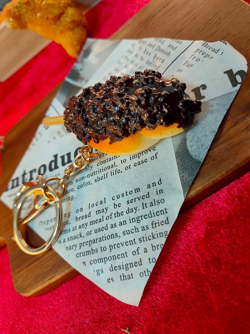 Handcrafted Almond Chocolate Croissant Keychain - ที่ห้อยกุญแจ - ดินเหนียว สีส้ม