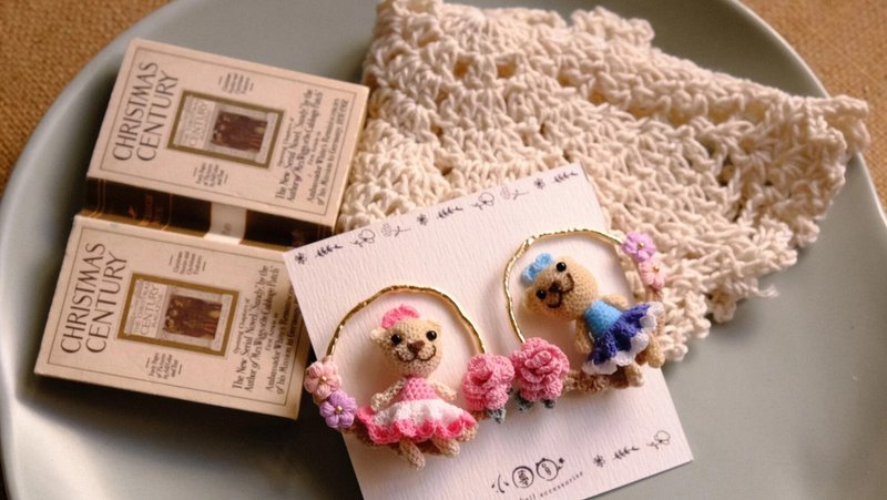 鈎針編織 全手工小熊花圈耳環 - 耳環/耳夾 - 棉．麻 