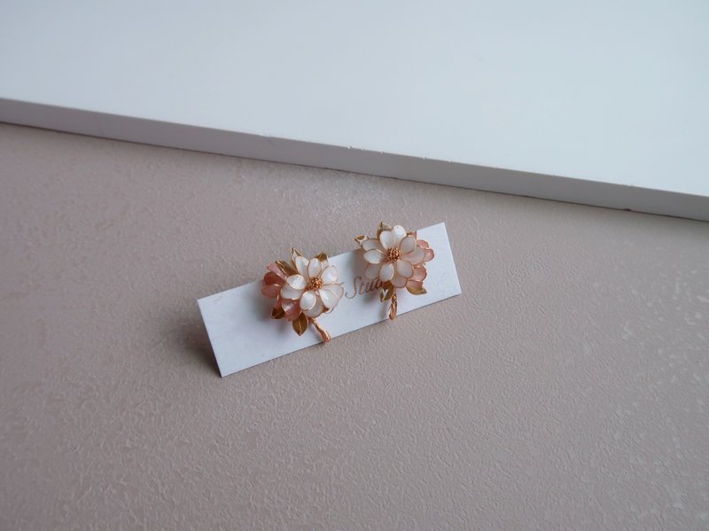 甜心 春意-耳環  禮物 手作水晶花樹脂飾品 新娘頭飾/伴娘配飾 - 耳環/耳夾/耳骨夾 - 樹脂 多色